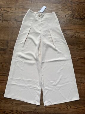 Aakaa Wide Leg Pants Cream High Waist Pleated NWT Size Small